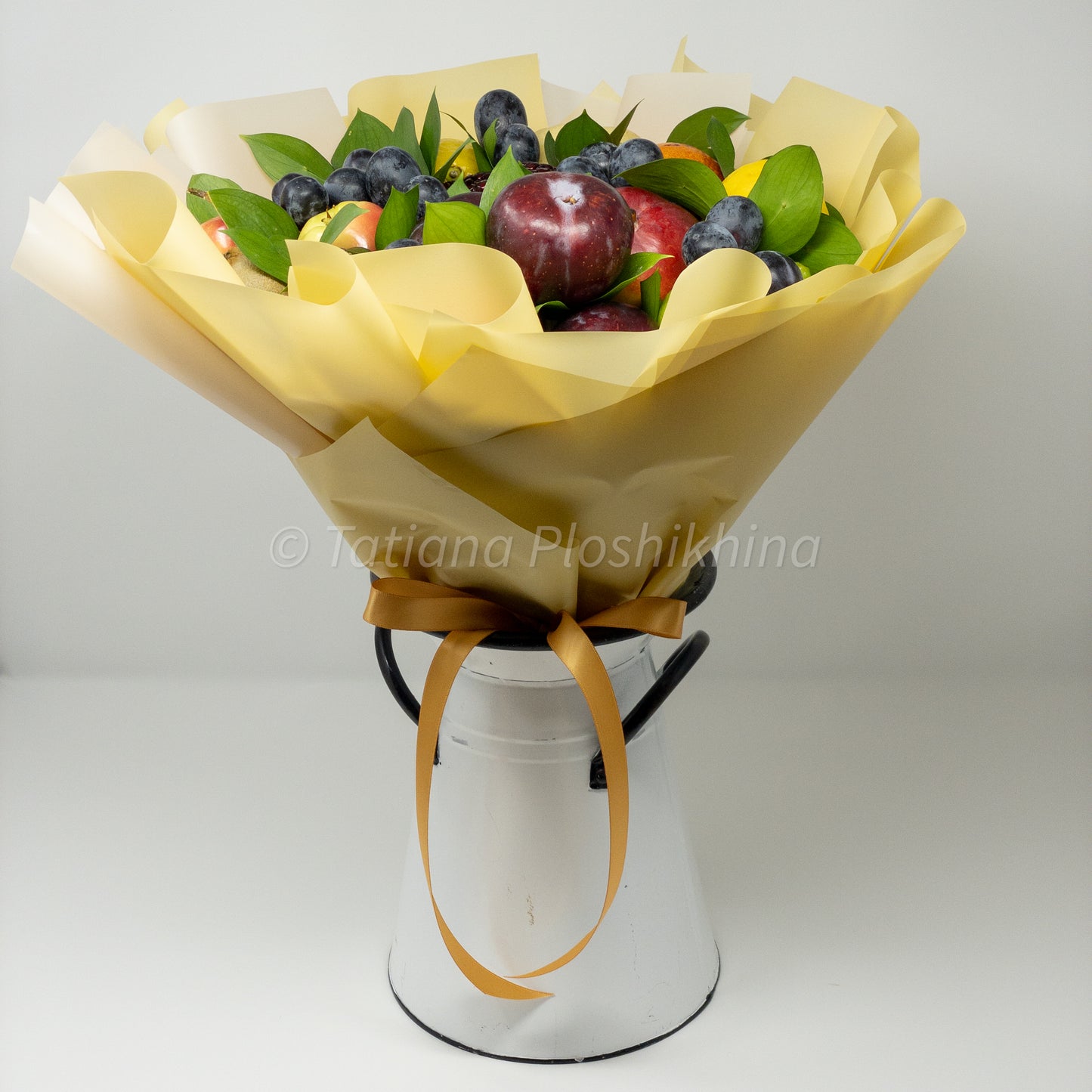 Pomegranate and fruits bouquet